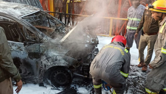 Fire Breaks Out in Two Parked Vehicles Near Mahakumbh Mela Site, No Injuries Fire Breaks Out in Two Parked Vehicles Near Mahakumbh Mela Site, No Injuries