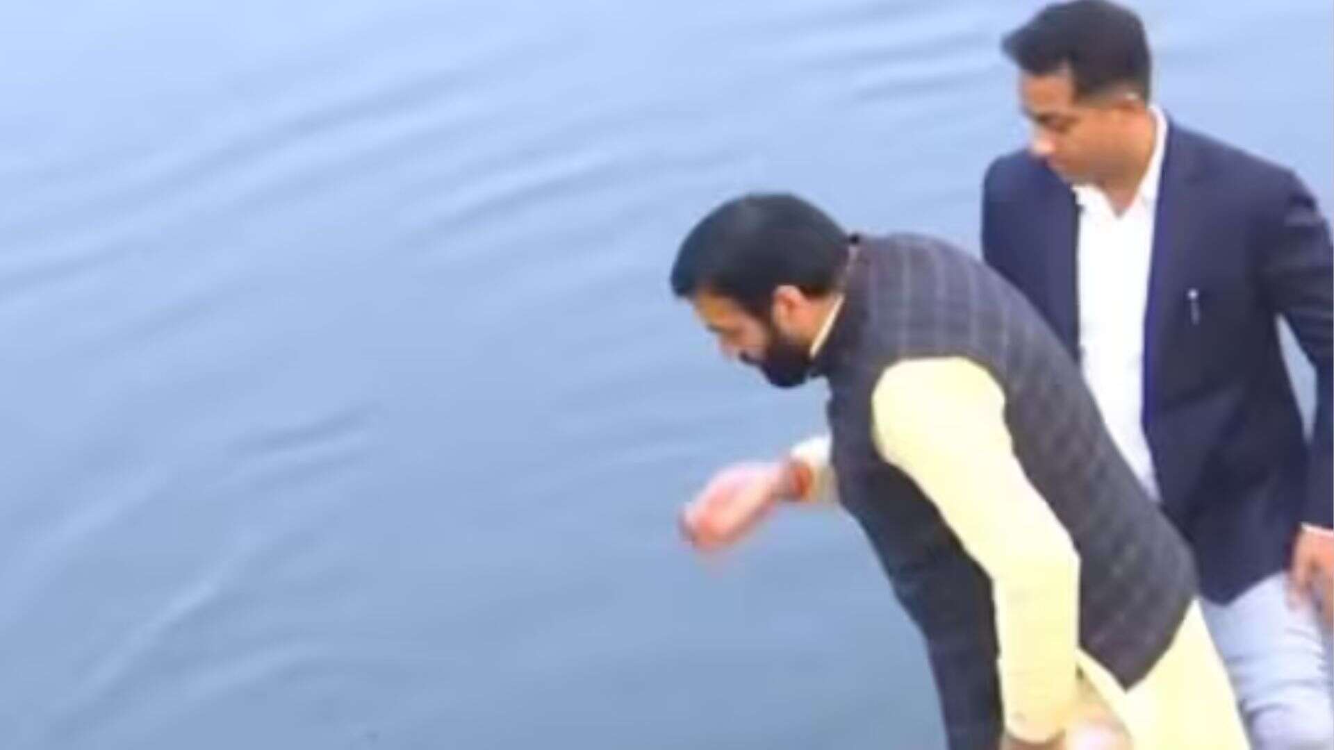 Haryana CM Nayab Singh Saini Takes a Sip, Refutes Kejriwal’s ‘Poison in Yamuna’ Claim
