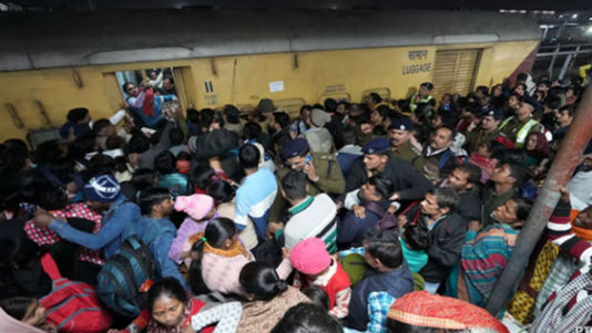 18 Dead, 15 Injured in Tragic Stampede at New Delhi Railway Station 18 Dead, 15 Injured in Tragic Stampede at New Delhi Railway Station