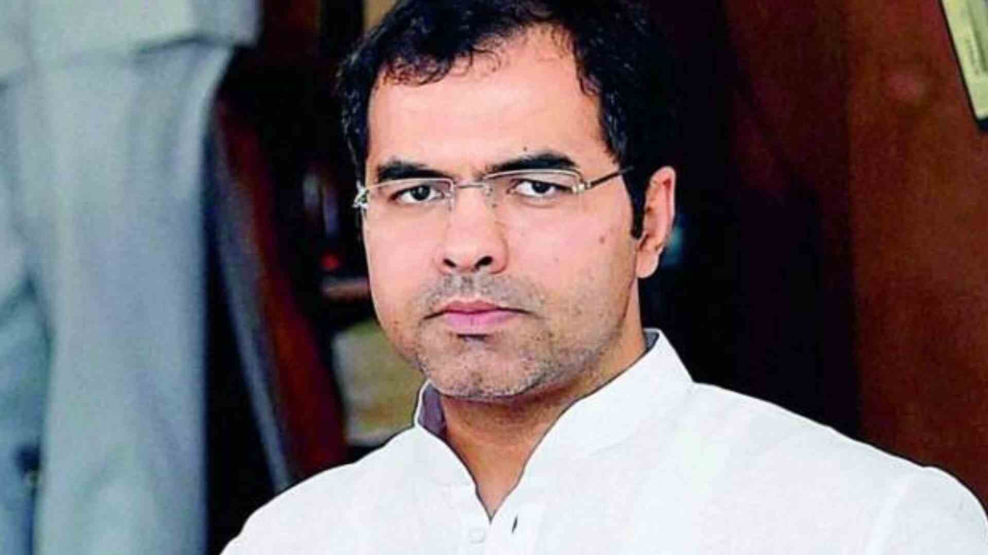 Close Fight in New Delhi: Parvesh Singh Verma Takes Narrow Lead Over Kejriwal