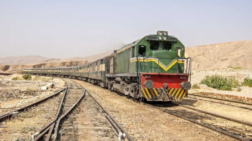 Baloch Separatists Attack Passenger Train in Pakistan, Injuring Driver and Taking Hostages