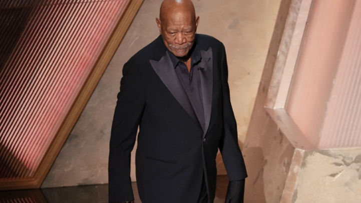 Morgan Freeman’s Emotional Oscars Tribute and the Meaning Behind His Glove