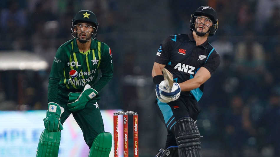 New Zealand Crushes Pakistan in 2nd T20I to Take 2-0 Lead New Zealand Crushes Pakistan in 2nd T20I to Take 2-0 Lead