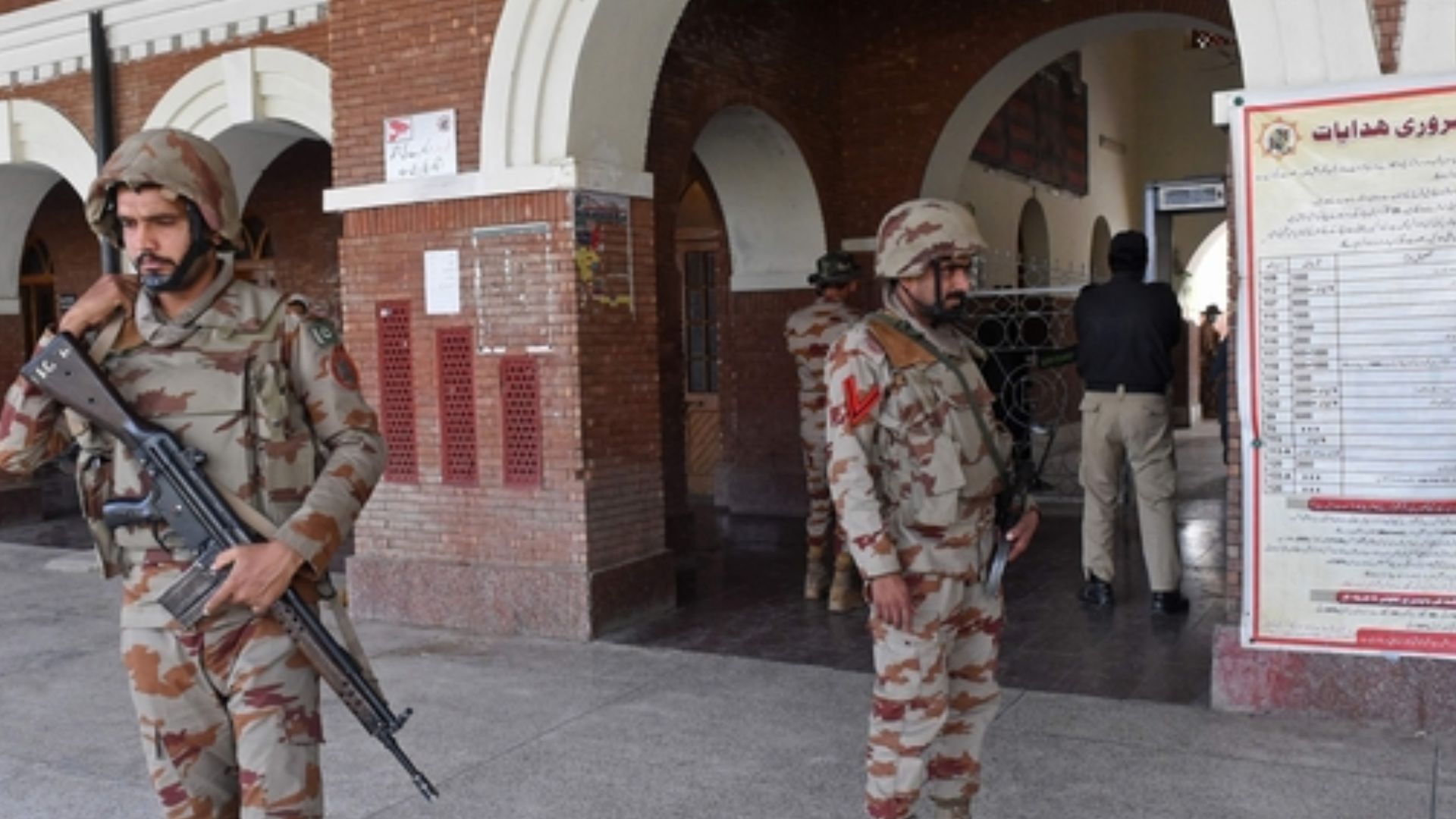 Pakistan Security Forces Rescue 190 Hostages from Balochistan Militants Pakistan Security Forces Rescue 190 Hostages from Balochistan Militants