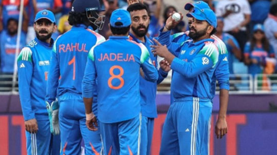 Varun Chakravarthy Shines as India Crushes New Zealand’s Chase Varun Chakravarthy Shines as India Crushes New Zealand’s Chase