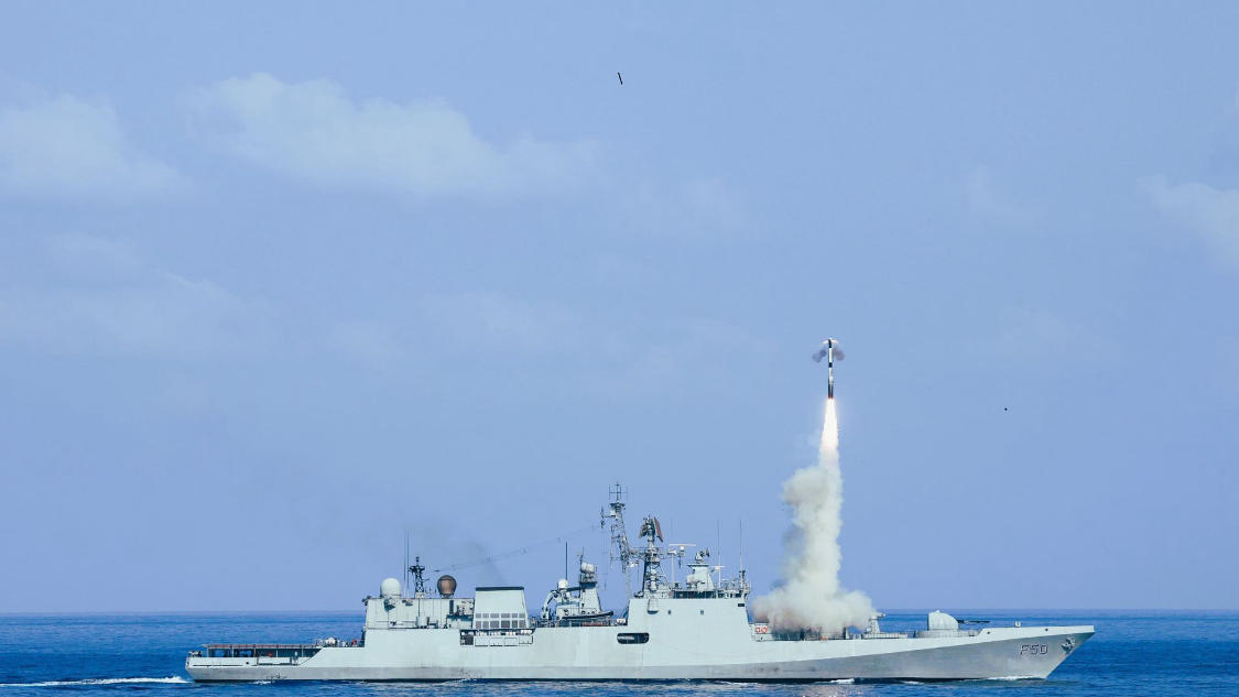 Indian Navy Demonstrates Strike Power Amid Rising Tensions with Pakistan
