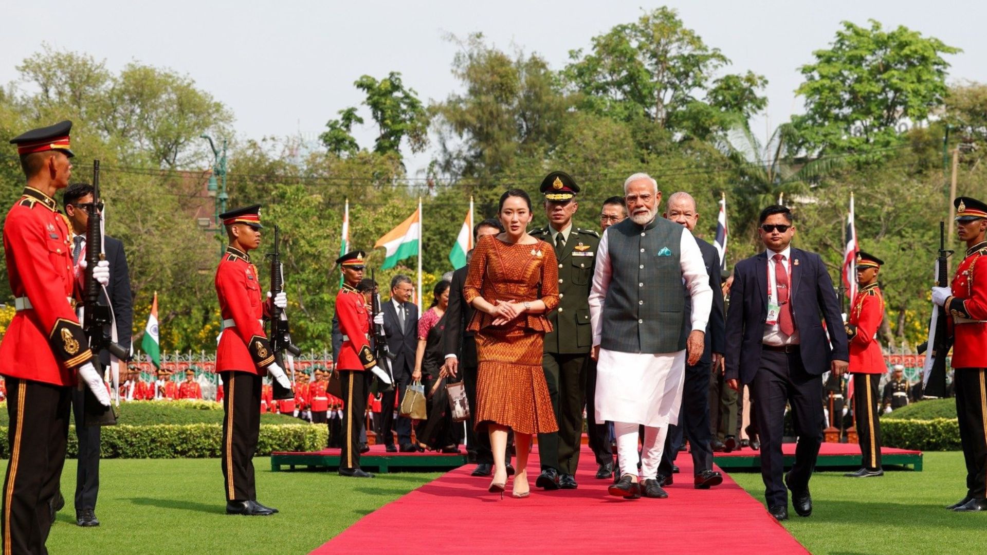 PM Modi Gifts Indian Handicrafts to Thai Royalty and Leaders PM Modi Gifts Indian Handicrafts to Thai Royalty and Leaders
