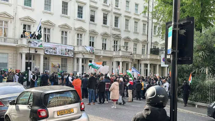 Peaceful Protest Turns Tense Outside Pakistan High Commission in London Peaceful Protest Turns Tense Outside Pakistan High Commission in London