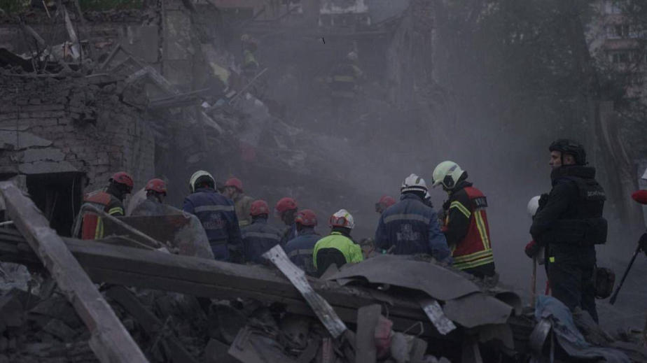 Russia Bombs Kyiv After Trump Blames Zelenskyy for War Delay Russia Bombs Kyiv After Trump Blames Zelenskyy for War Delay