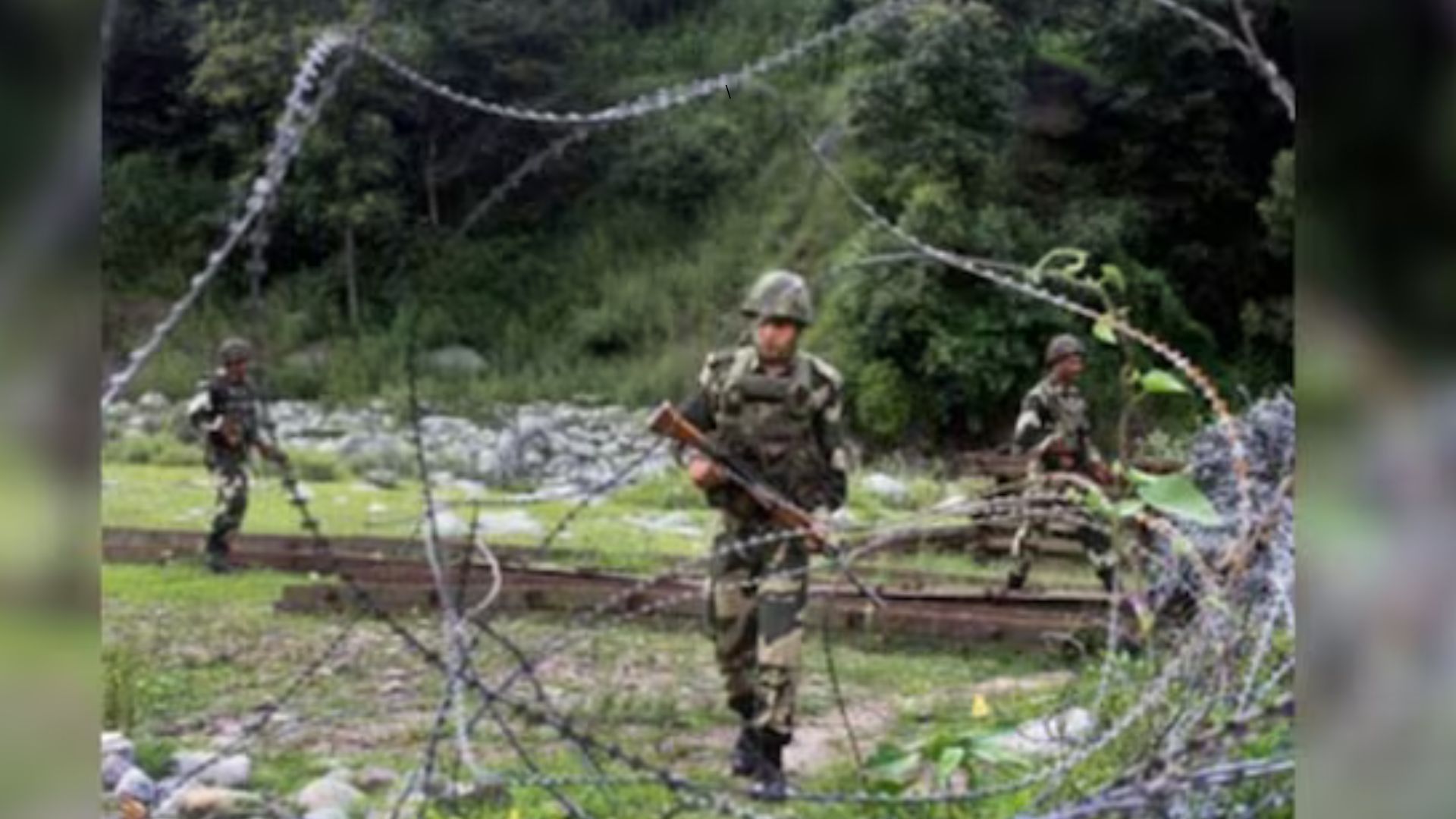 Tensions Escalate as Pakistan Forces Fire on LoC, Indian Army Retaliates Tensions Escalate as Pakistan Forces Fire on LoC, Indian Army Retaliates