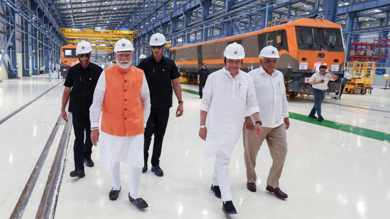 PM Modi Inaugurates Electric Locomotive Plant in Dahod, Boosting Rail Infrastructure