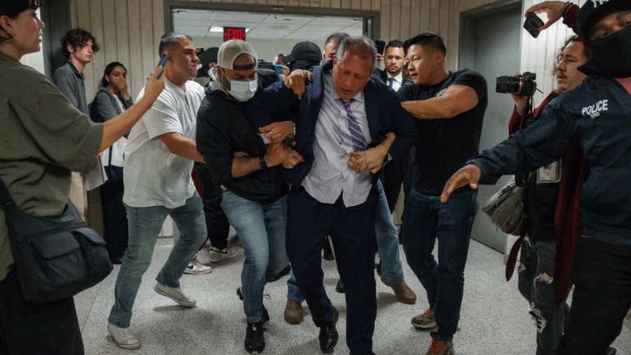 NYC Mayoral Candidate Brad Lander Arrested by ICE Agents NYC Mayoral Candidate Brad Lander Arrested by ICE Agents