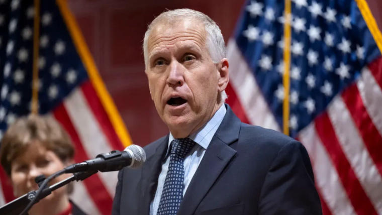 Republican Senator Thom Tillis Quits After Opposing Trump’s Tax Plan