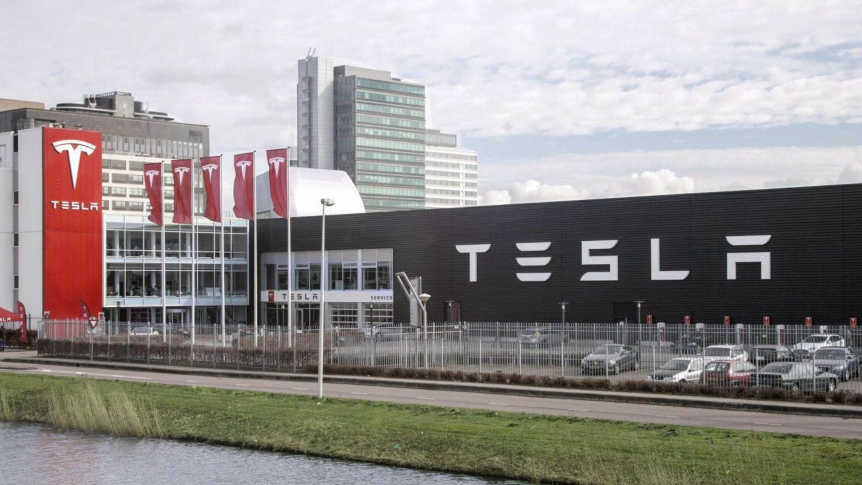 Tesla Loses $150 Billion After Musk-Trump Feud Erupts