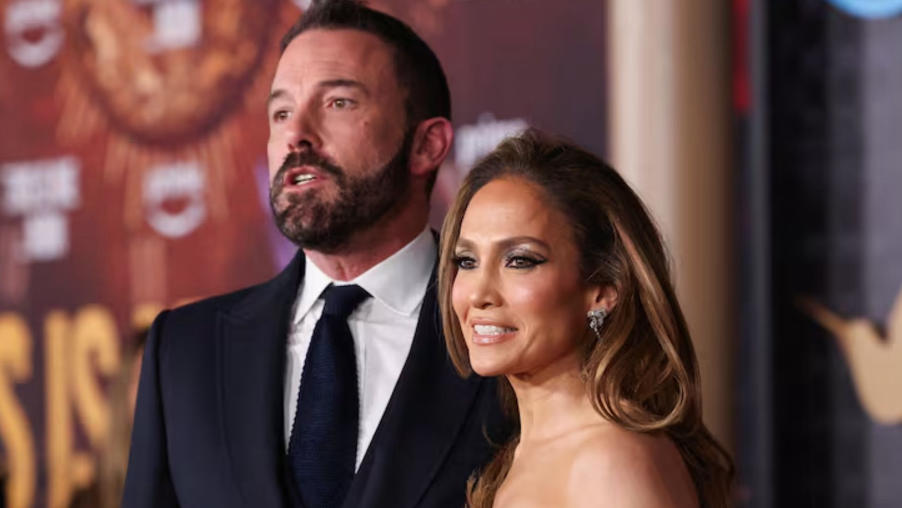 Jennifer Lopez and Ben Affleck Remove Beverly Hills Mansion from Sale Jennifer Lopez and Ben Affleck Remove Beverly Hills Mansion from Sale