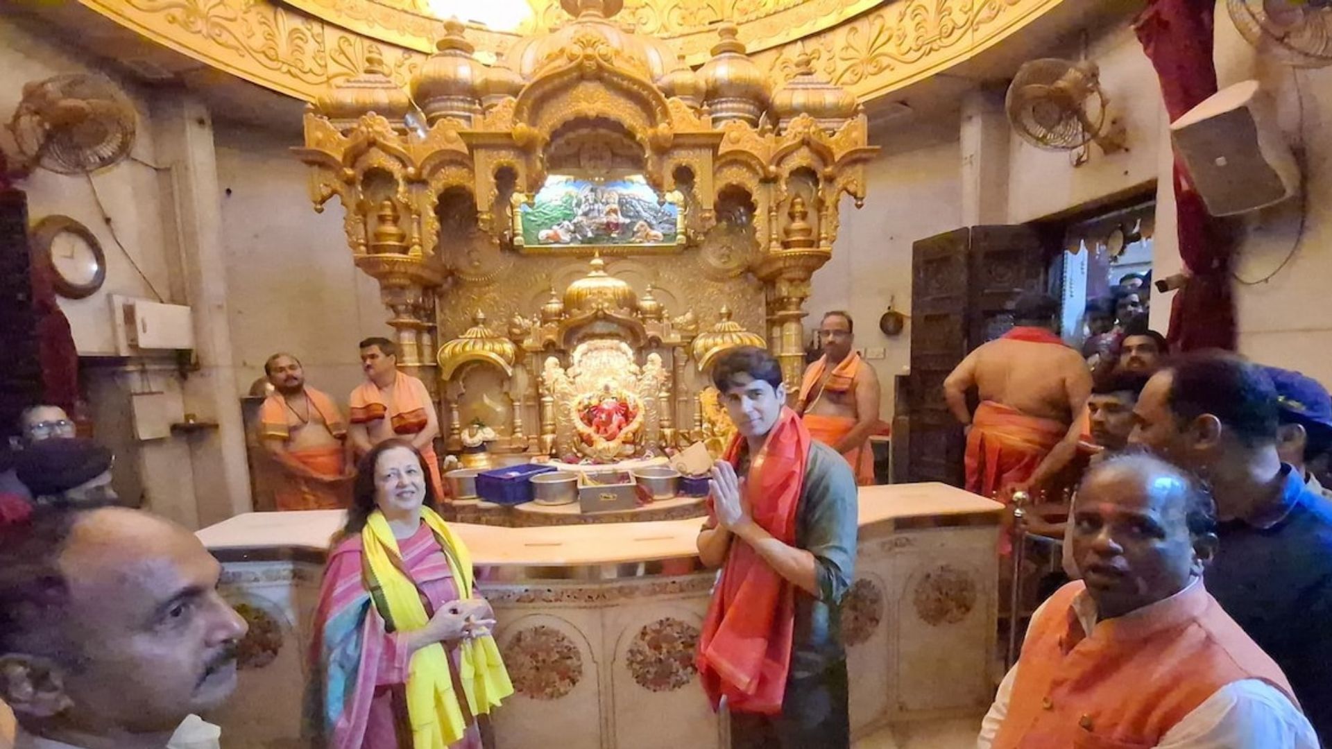 Sidharth Malhotra Visits Siddhivinayak Temple to Seek Blessings for Newborn Daughter