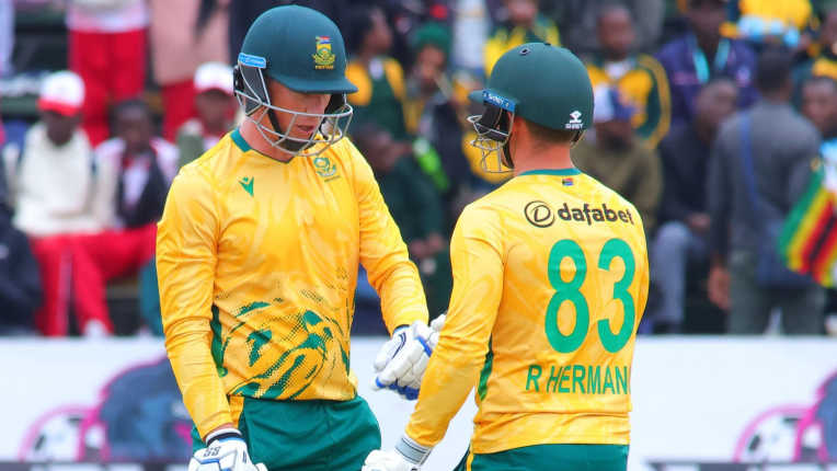 South Africa Storm Into Tri-Series Final With 7-Wicket Win Over Zimbabwe