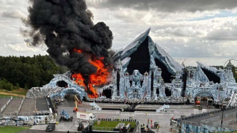 Tomorrowland Main Stage in Belgium Wrecked in Blaze, Organisers Vow Show Will Go On Tomorrowland Main Stage in Belgium Wrecked in Blaze, Organisers Vow Show Will Go On