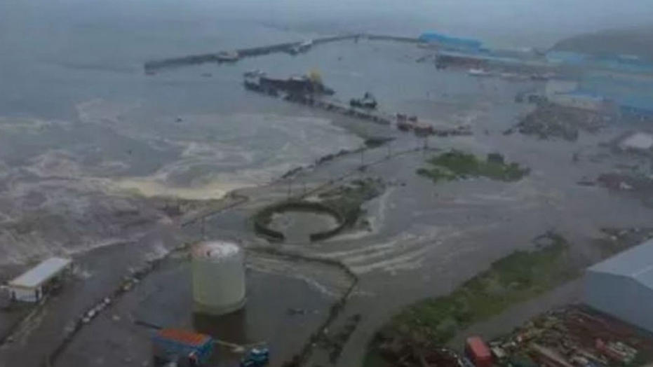 Tsunami Alerts End Across Pacific After Massive Quake Tsunami Alerts End Across Pacific After Massive Quake