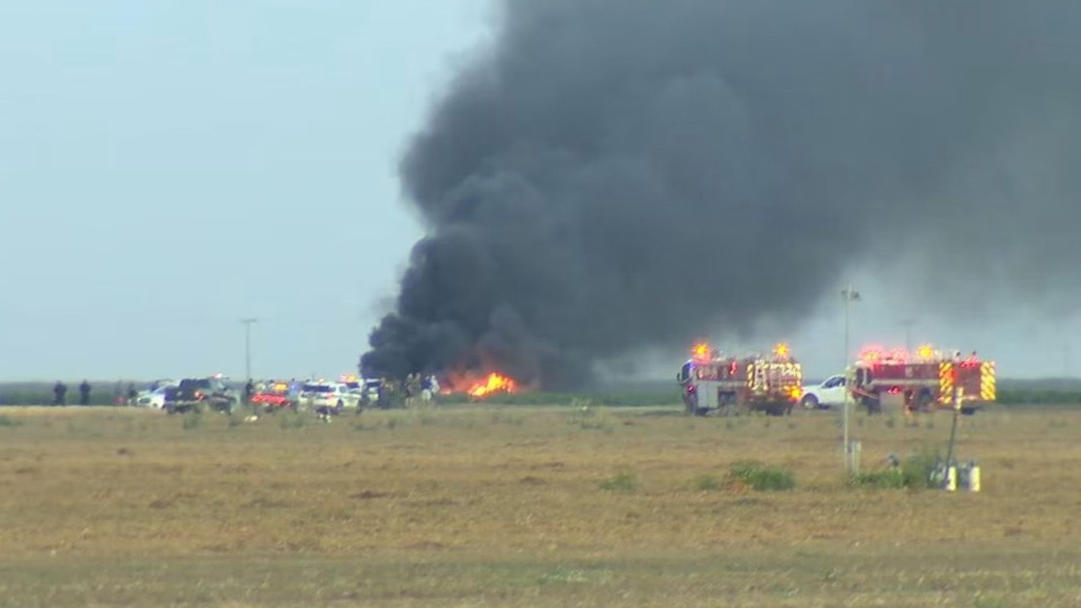 US Navy F-35 Fighter Jet Crashes in California, Pilot Ejects Safely US Navy F-35 Fighter Jet Crashes in California, Pilot Ejects Safely