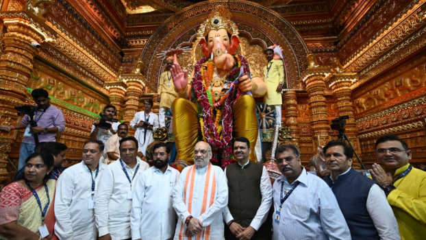 Amit Shah Celebrates Ganesh Chaturthi at Lalbaugcha Raja with Family