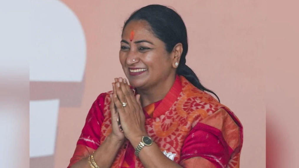 Delhi CM Rekha Gupta Attacked at Public Meeting, Attacker Arrested Delhi CM Rekha Gupta Attacked at Public Meeting, Attacker Arrested