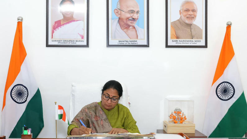 Delhi CM Rekha Gupta Pledges to Keep Fighting for Welfare of Citizens After Attack
