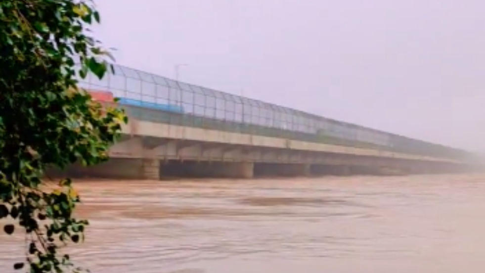 Flood Threat Grows in Delhi as Yamuna Hits 204.88 Metres Flood Threat Grows in Delhi as Yamuna Hits 204.88 Metres