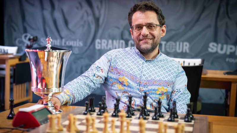 Levon Aronian Lifts 2025 Saint Louis Rapid and Blitz Trophy Levon Aronian Lifts 2025 Saint Louis Rapid and Blitz Trophy