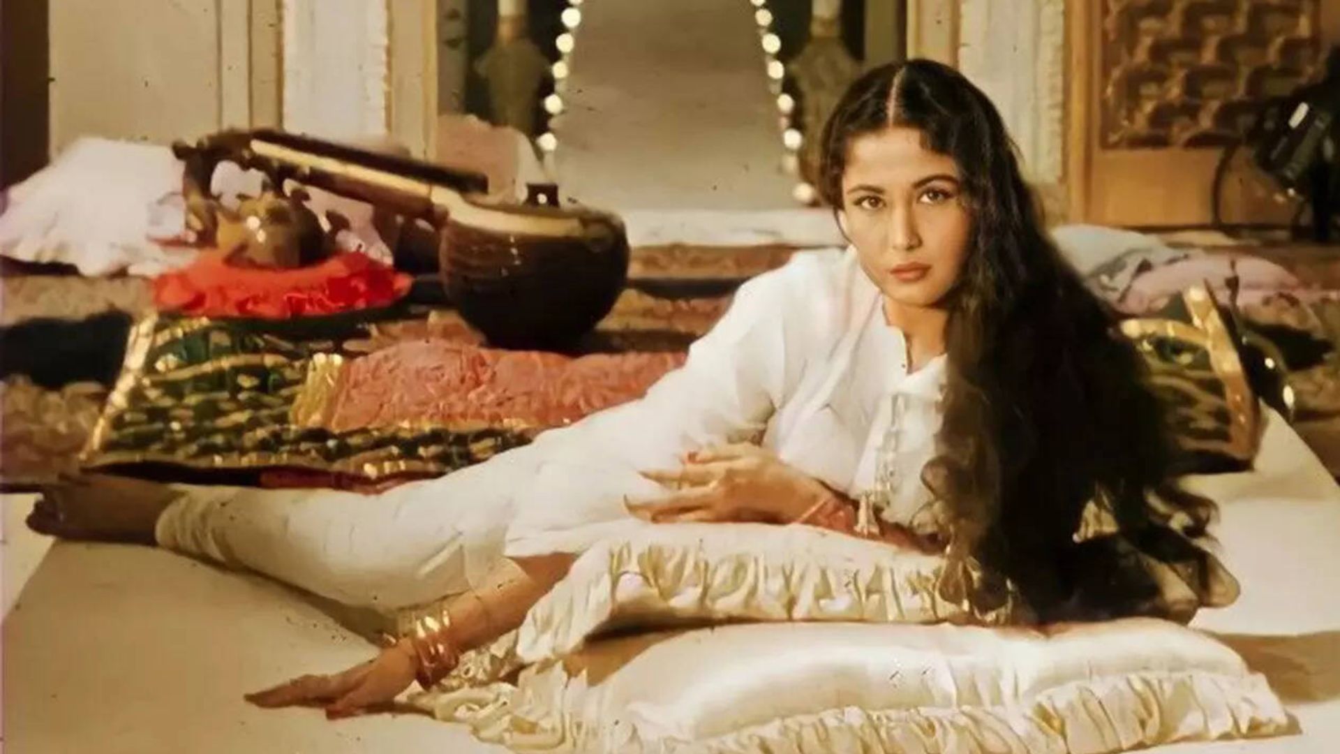 Meena Kumari's Journey From Obedient Daughter to Independent Woman