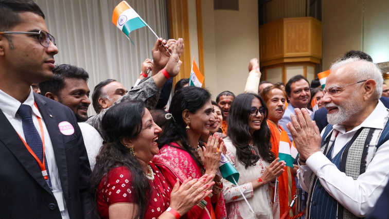 PM Modi Gets Traditional Welcome in Japan with Songs and Dances PM Modi Gets Traditional Welcome in Japan with Songs and Dances