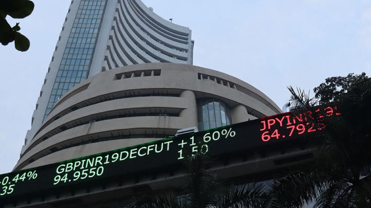 US Tariff Hike Sparks Sharp Fall in Indian Stock Markets, Sensex Drops Nearly 765 Points