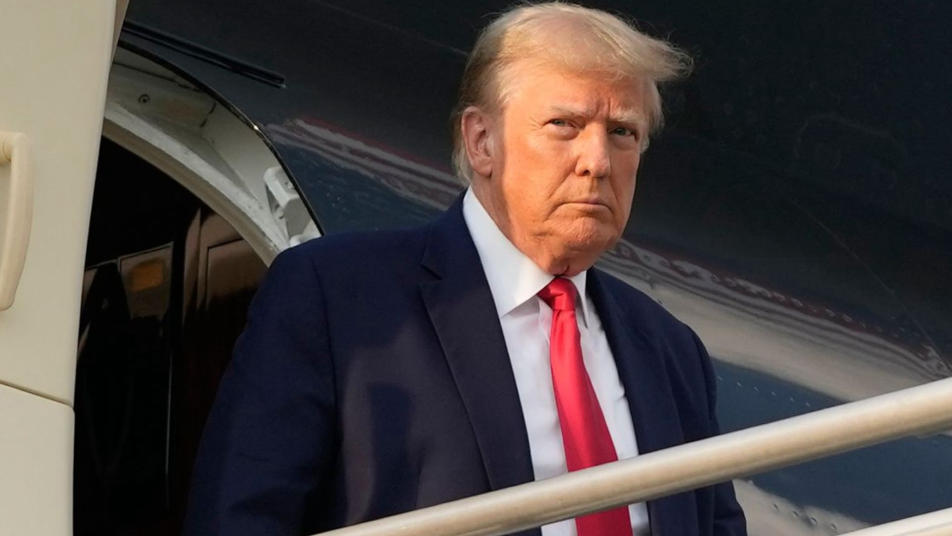 Trump Urges EU to Hit India and China With 100% Tariffs Over Russian Oil Trade Trump Urges EU to Hit India and China With 100% Tariffs Over Russian Oil Trade