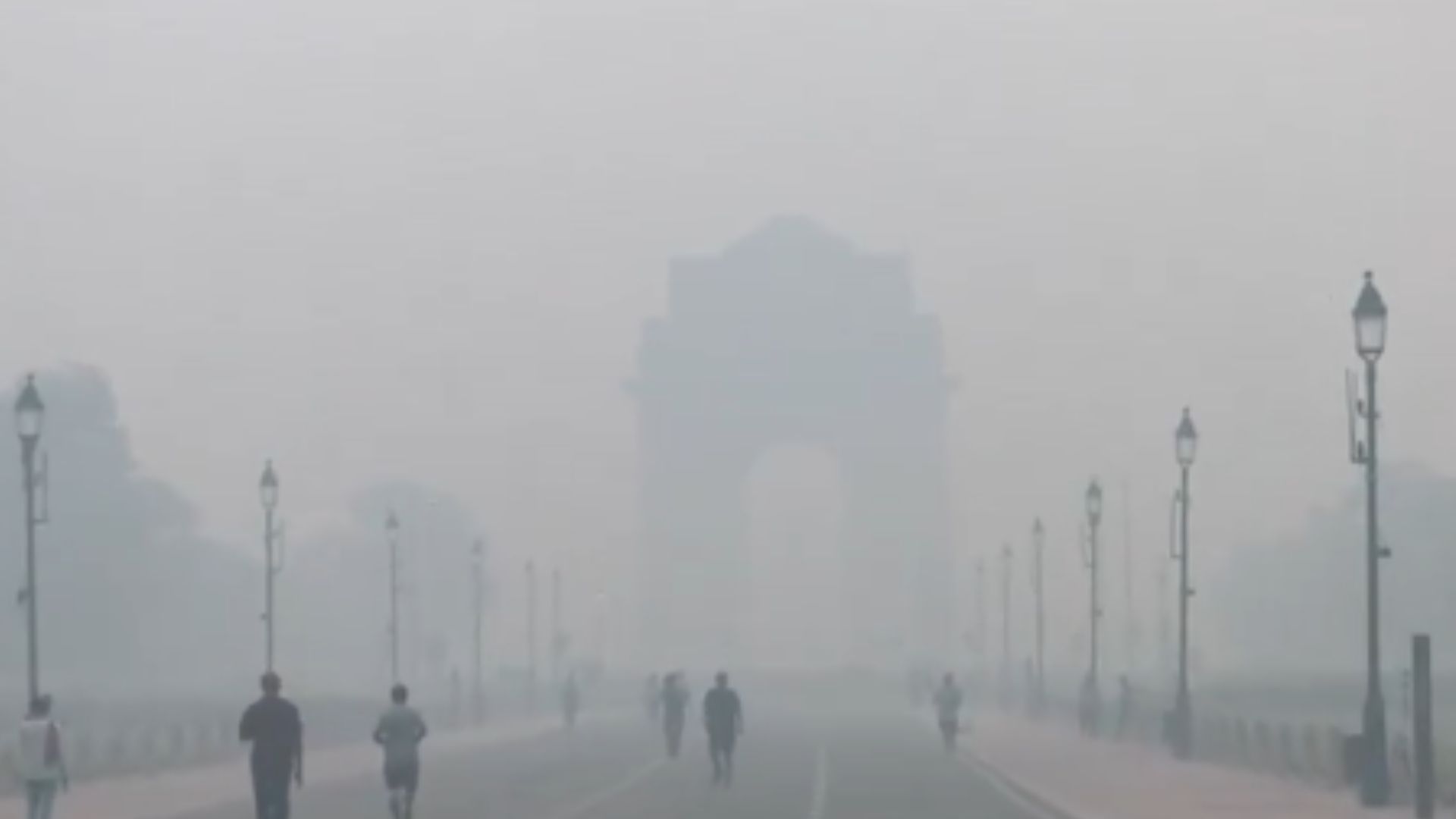 Delhi Chokes After Diwali Air Quality Dips to ‘Very Poor’ Levels