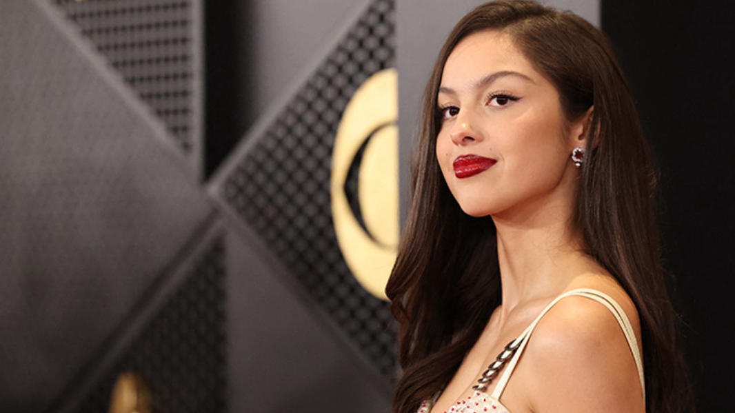 Olivia Rodrigo Splits from Lighthouse Management Amid Social Media Buzz Olivia Rodrigo Splits from Lighthouse Management Amid Social Media Buzz