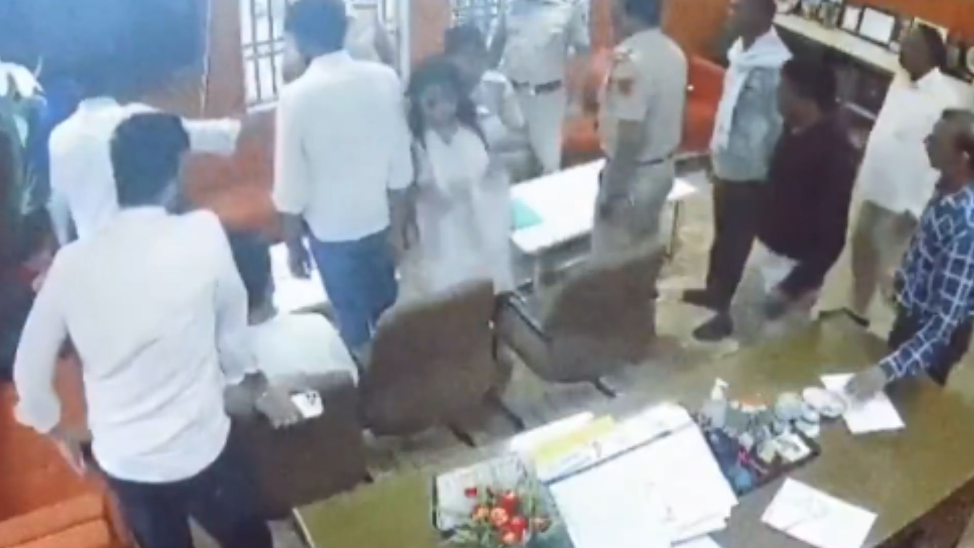 Tensions Erupt in DU as ABVP’s Deepika Jha Allegedly Slaps Professor, Probe Begins Tensions Erupt in DU as ABVP’s Deepika Jha Allegedly Slaps Professor, Probe Begins