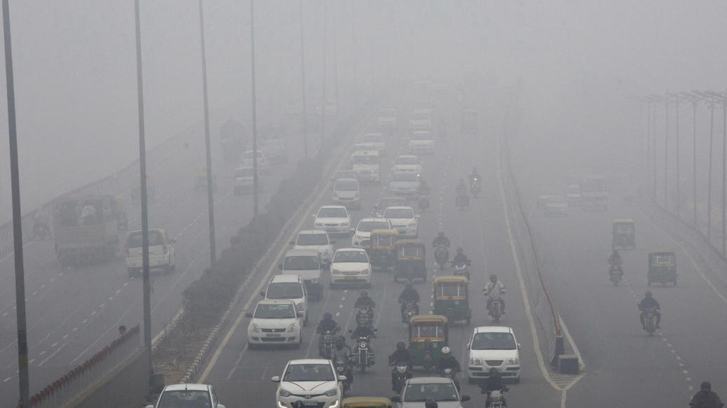 Air Pollution Hits Emergency Levels in Delhi, Doctors Report 15% Jump in Cases Air Pollution Hits Emergency Levels in Delhi, Doctors Report 15% Jump in Cases