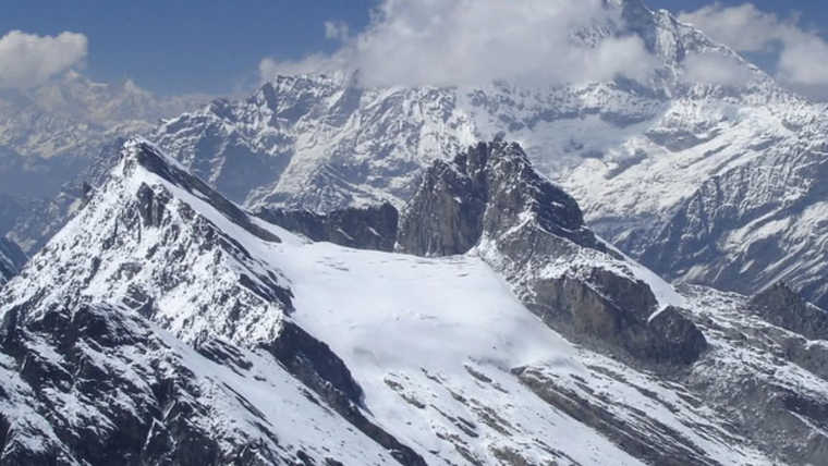 Avalanche Strikes Nepal’s Mount Yalung Ri, Killing Seven
