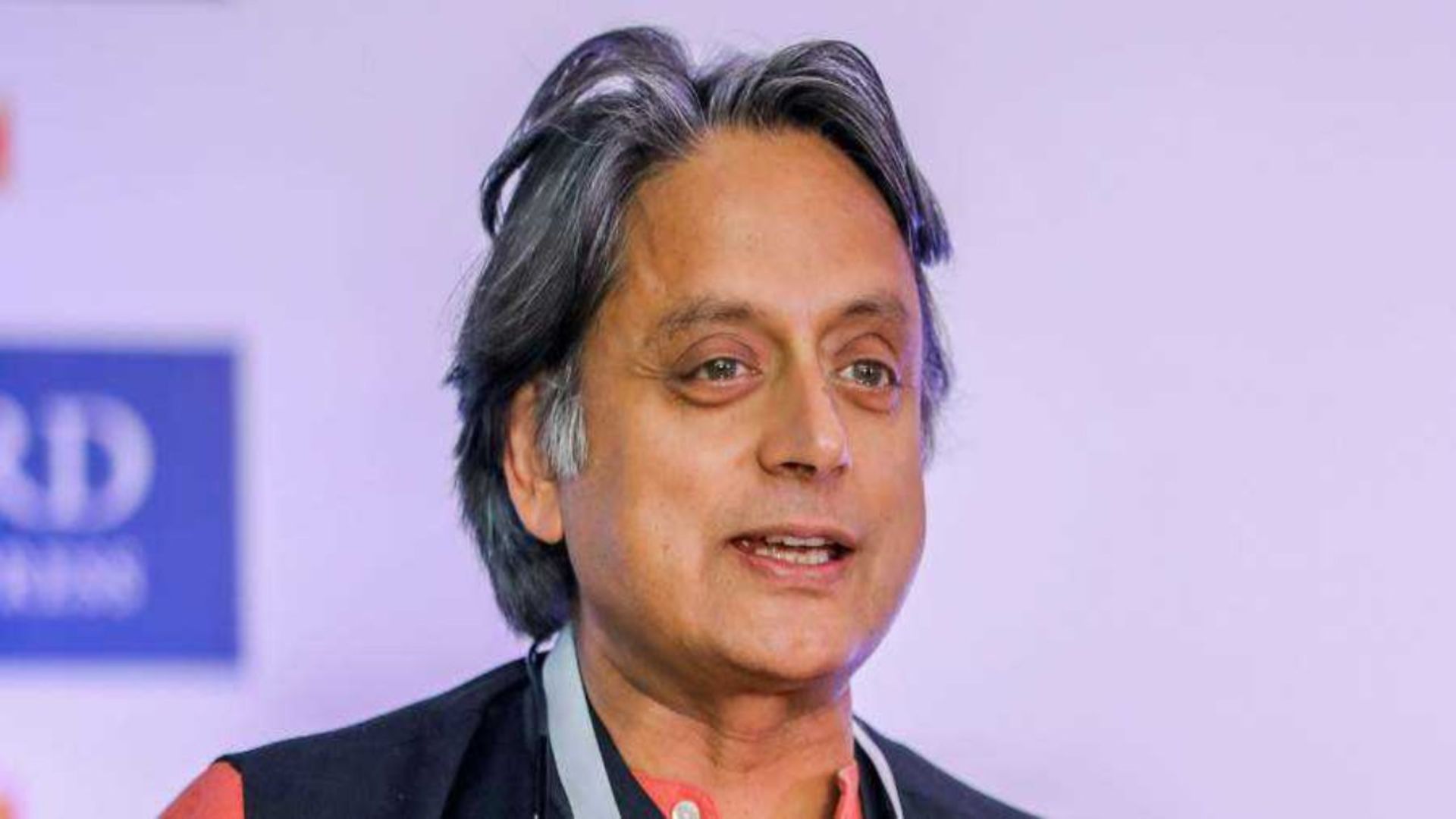 Shashi Tharoor’s Democracy Message Sparks Debate After Trump–Mamdani Meeting