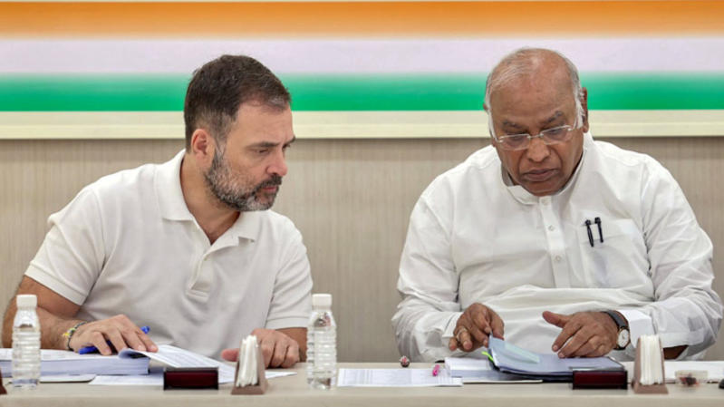 Congress Claims Kharge, Rahul Gandhi Skipped from Putin Banquet