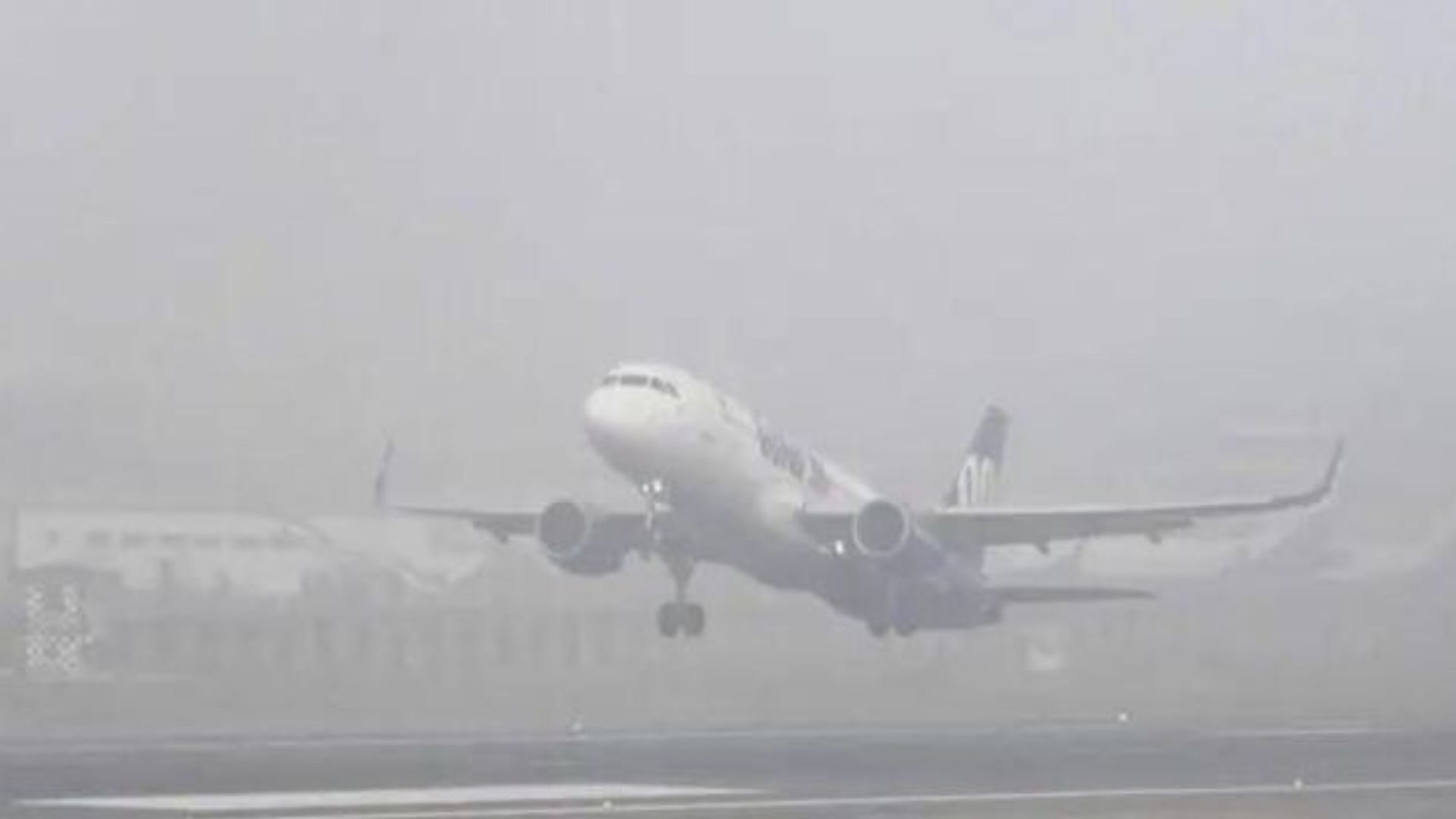 Dense Fog Grounds Flights at Delhi Airport, Over 120 Cancelled Dense Fog Grounds Flights at Delhi Airport, Over 120 Cancelled