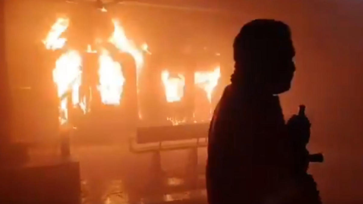 Fire Breaks Out on Tata–Ernakulam Express Near Duvvada, One Dead Fire Breaks Out on Tata–Ernakulam Express Near Duvvada, One Dead