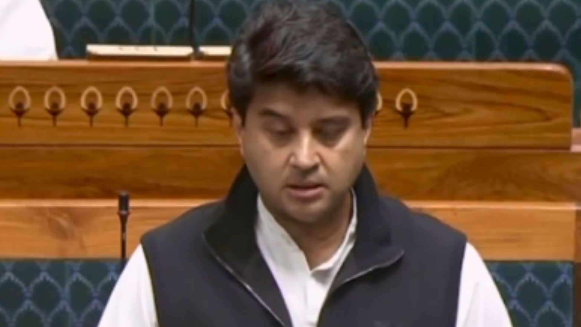 Scindia Defends Sanchar Saathi App, Says It Cannot Be Used for Snooping