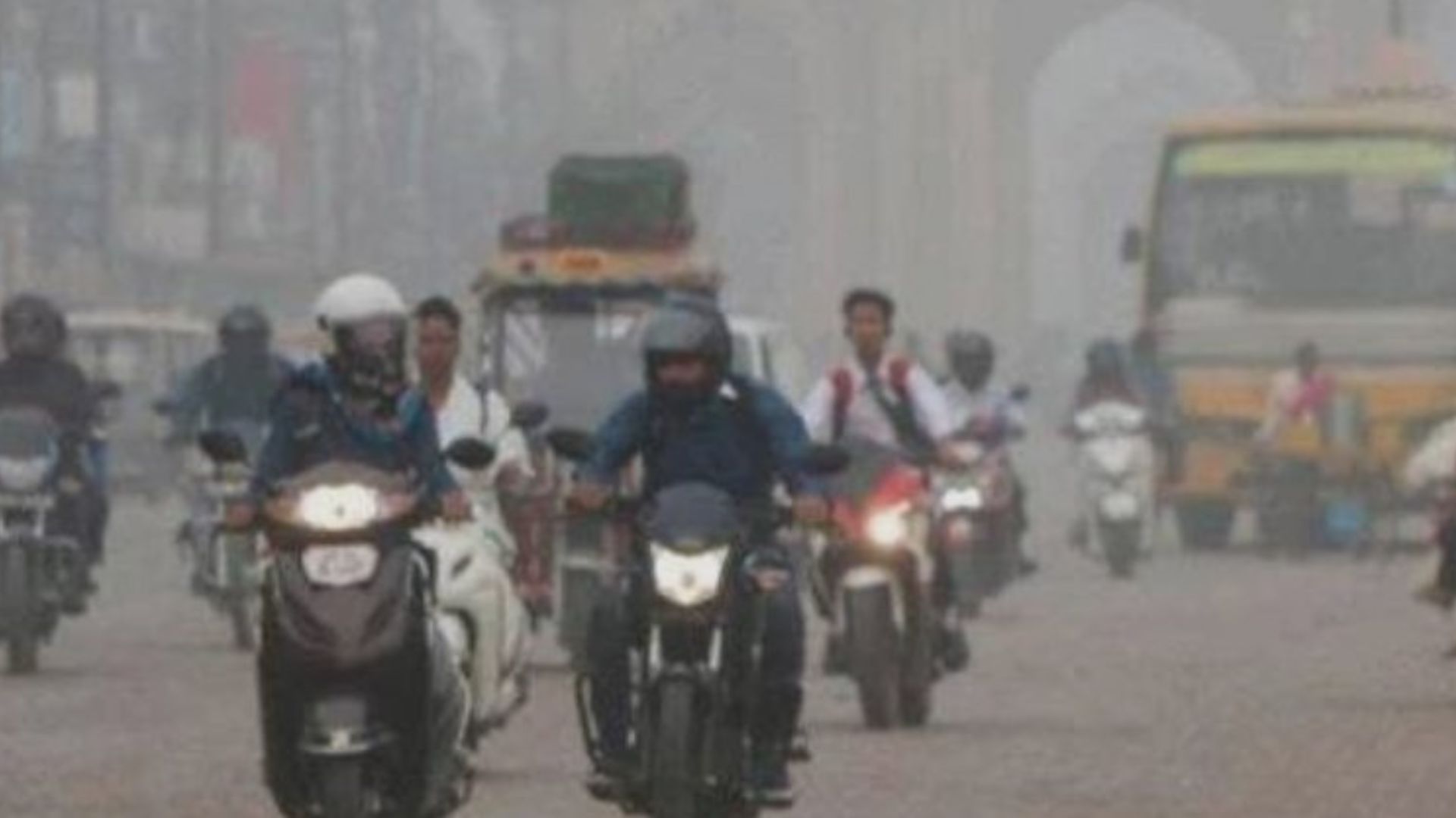 Severe Air Pollution Forces Work-From-Home, Vehicle Curbs in Delhi