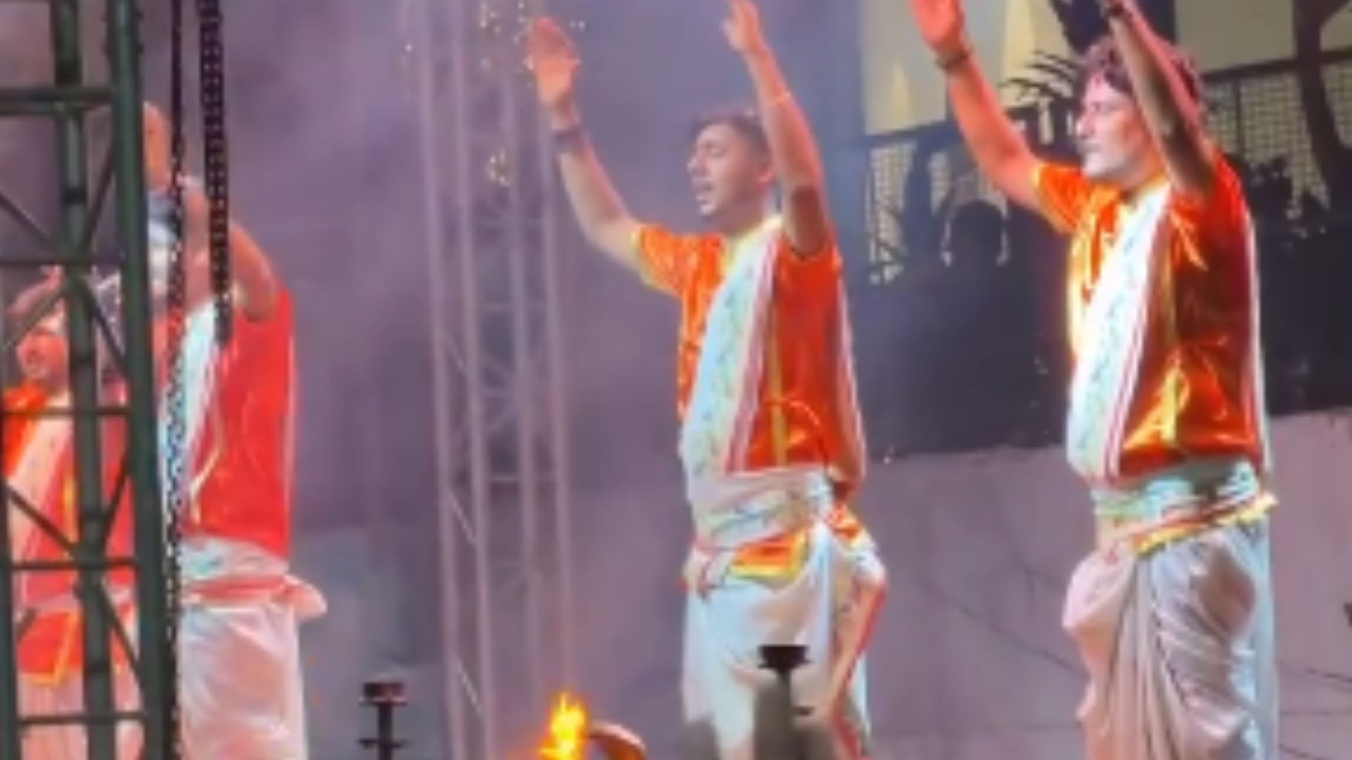 Gen Z Turns Bhajans Into Beats as Bhajan Clubbing Spreads Across India Gen Z Turns Bhajans Into Beats as Bhajan Clubbing Spreads Across India