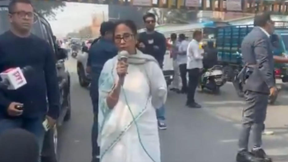 Mamata Banerjee Raises Doubts Over Ajit Pawar’s Death, Demands High-Level Investigation Mamata Banerjee Raises Doubts Over Ajit Pawar’s Death, Demands High-Level Investigation