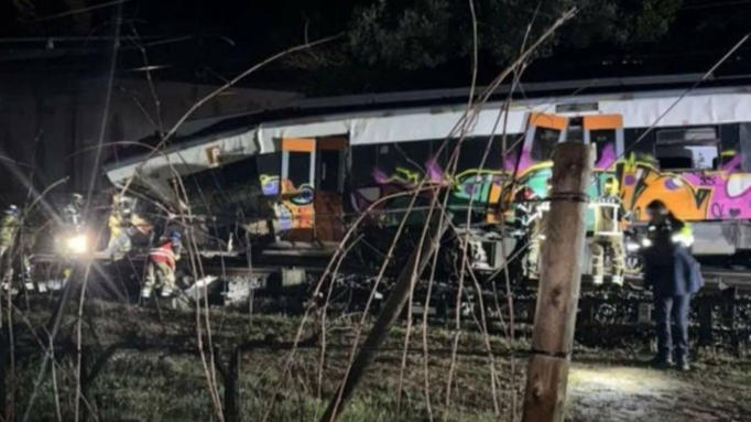 One Killed, Four Seriously Hurt as Train Hits Collapsed Wall Near Barcelona One Killed, Four Seriously Hurt as Train Hits Collapsed Wall Near Barcelona