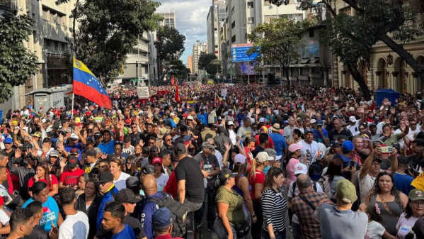 Small Protests Erupt in Caracas After Maduro’s Capture Small Protests Erupt in Caracas After Maduro’s Capture