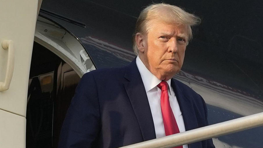 Trump Threatens 100% Tariff on Canada Over China Trade Deal