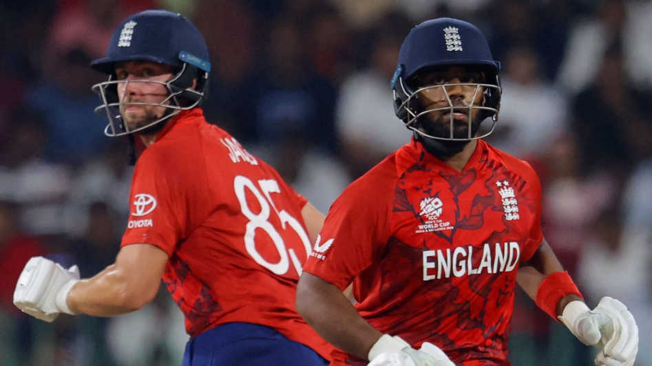 England Beats New Zealand by Four Wickets in Thrilling Super Eight Clash, Keep Pakistan’s Hopes Alive